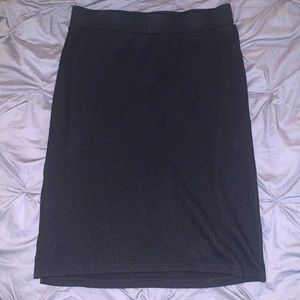 LARGE ribbed pencil skirt in black